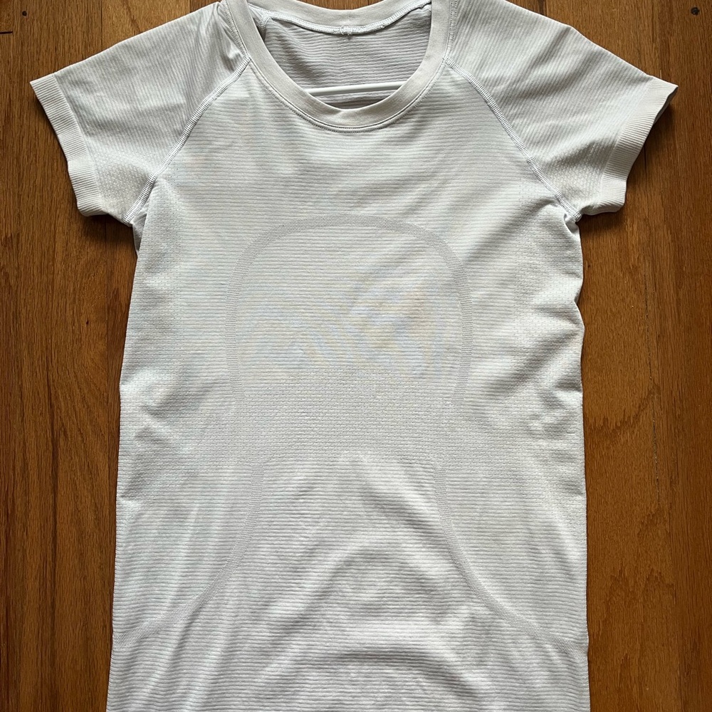 Lululemon Swiftly Tech Short Sleeve 2.0 *Hip Length Size 6 White WH